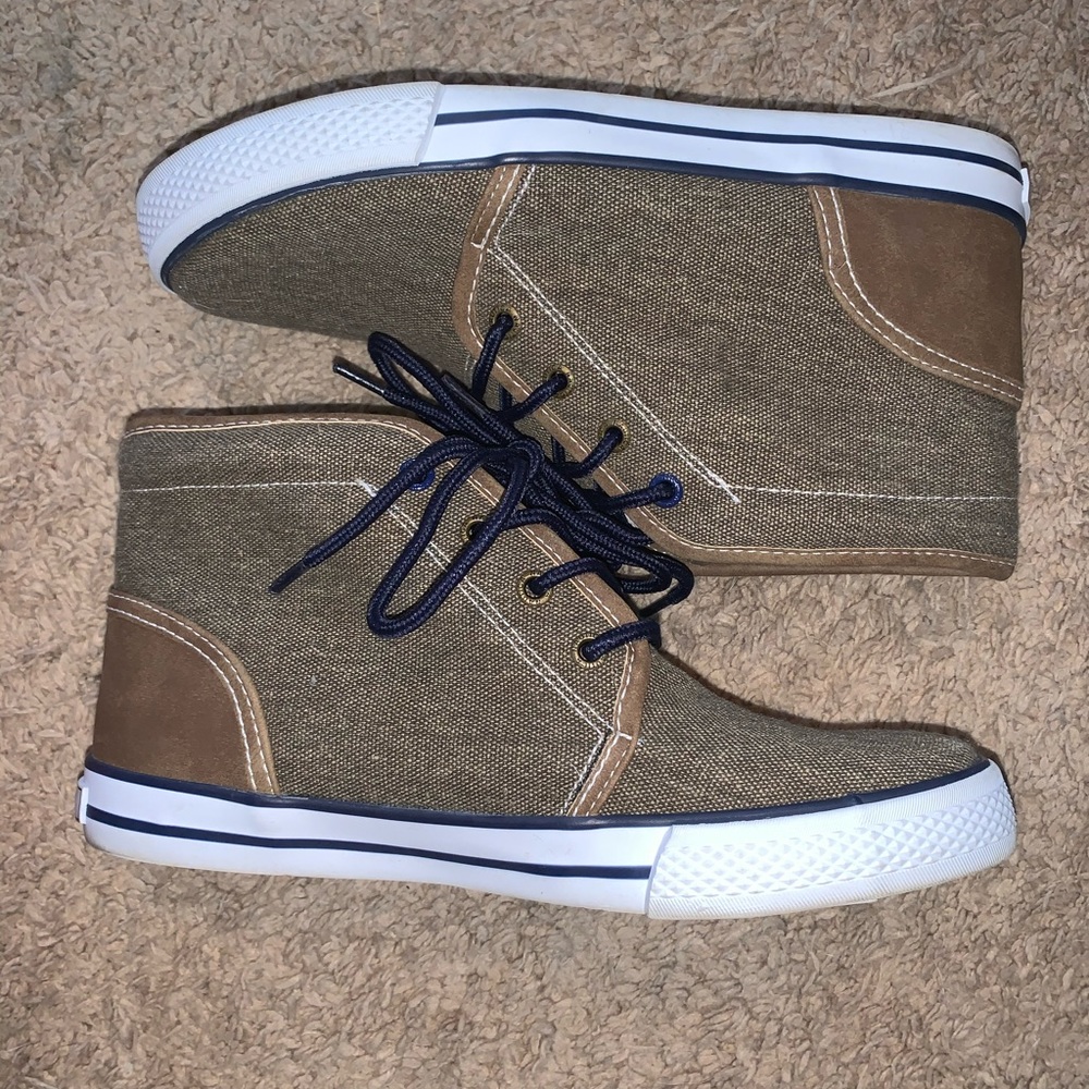 Nautica high ankle shoe size 4y